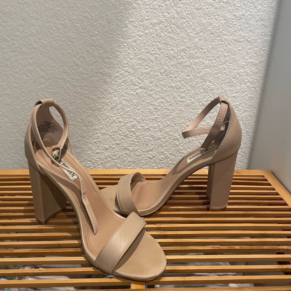 Nude heels in great condition